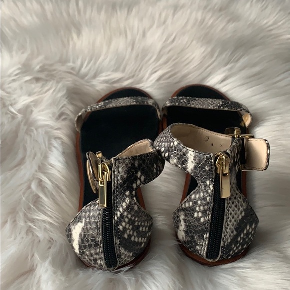 Banana Republic snakeskin flats - Picture 5 of 8